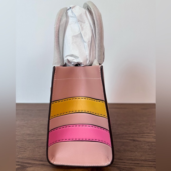 New Coach Cashin Carry Bag 22 with Trompe L'oeil Print in Light Blush Multi - Picture 4 of 11